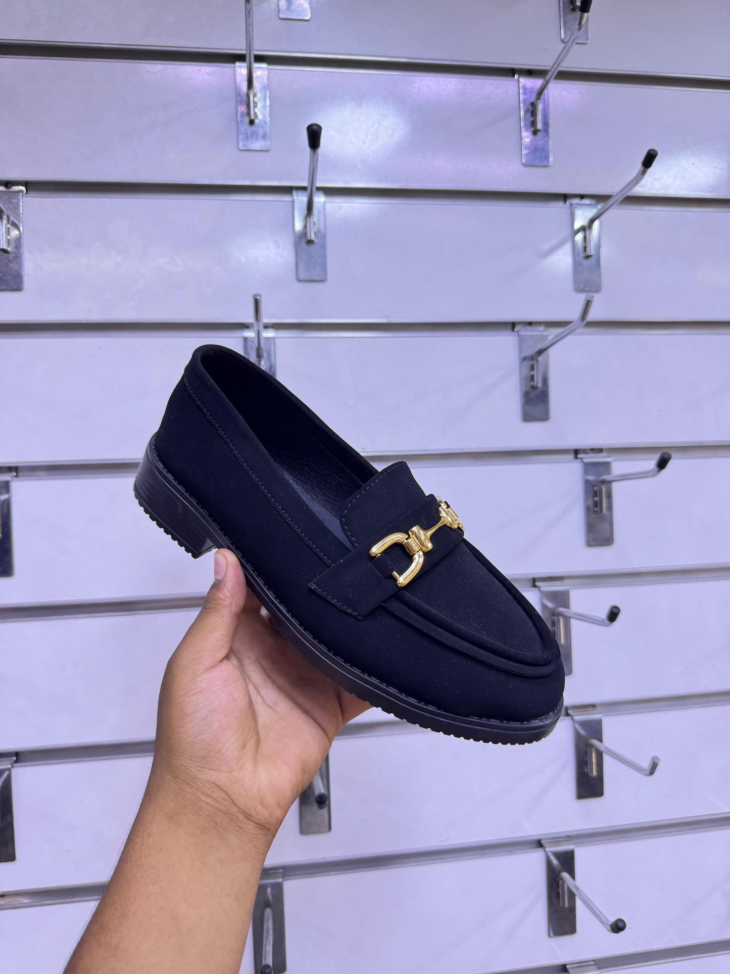 Mocassin Femme Élégant avec Boucle Dorée