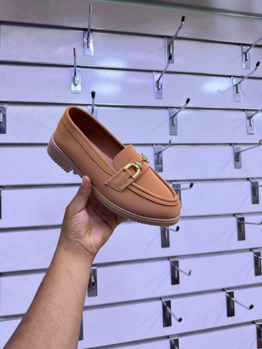 Mocassin Femme Élégant avec Boucle Dorée